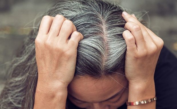 Tóc bạc sớm: Giải pháp phục hồi hiệu quả không dùng hóa chất