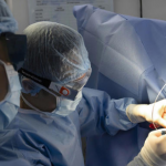 Ngồi lâu, lười uống nước: Thủ phạm âm thầm khiến người trẻ mắc bệnh trĩ