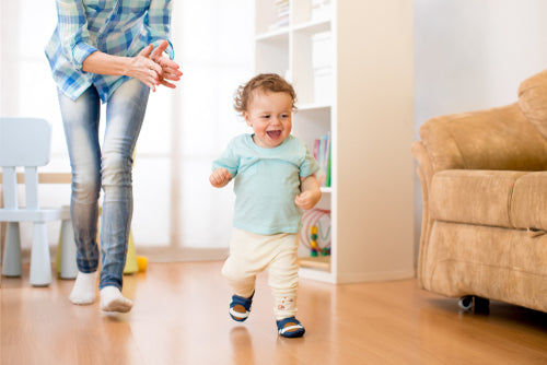 Trẻ biết đi muộn – tín hiệu tiềm ẩn trí tuệ vượt trội