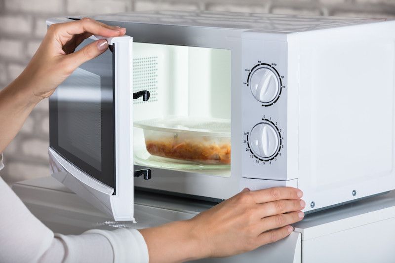 5 loại thực phẩm tuyệt đối không nên cho vào lò vi sóng – Cẩn thận kẻo hại sức khỏe, nổ tung nhà bếp