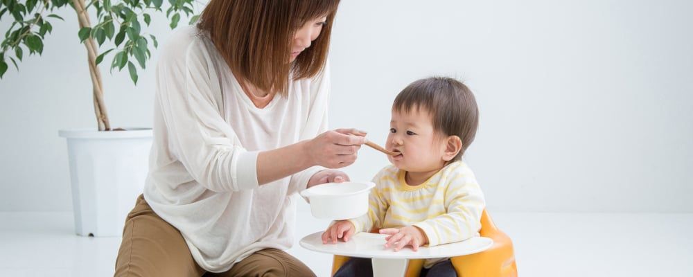 Dinh dưỡng cho bé 12 tháng tuổi: Nguyên tắc vàng cha mẹ cần nhớ
