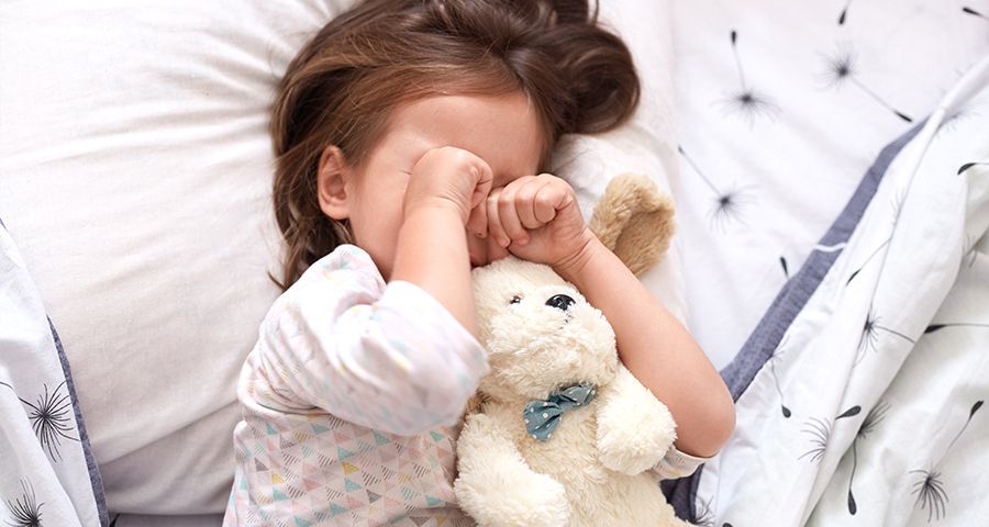 Để con tự thức dậy hay đánh thức mỗi sáng: Sự khác biệt không ngờ đến trong sự phát triển của trẻ