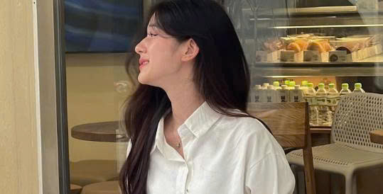 Đen – trắng không bao giờ lỗi mốt: 7 gợi ý mặc đẹp cho phụ nữ tuổi trung niên