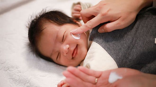 Nguyên nhân khiến da bé sơ sinh bị khô và cách khắc phục hiệu quả