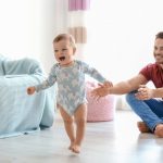 Trẻ biết đi muộn chưa chắc là chậm phát triển – Có thể là dấu hiệu trẻ rất thông minh