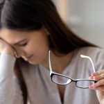 Cận thị có tự khỏi theo thời gian hay không?