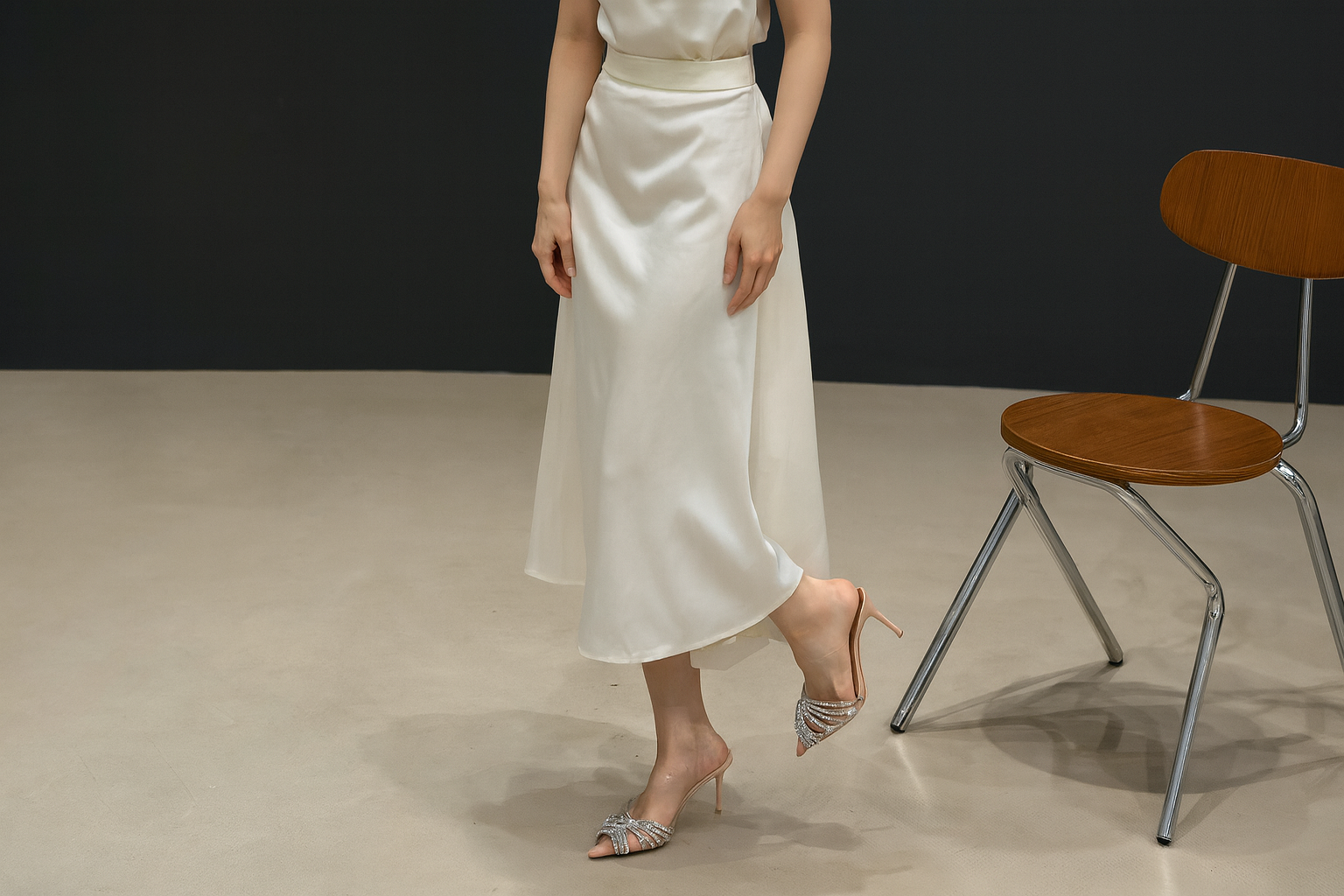 3 kiểu giày giúp nàng ‘nấm lùn’ hack dáng thành cao ráo, mặc gì cũng sang