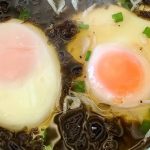 Đừng thả trứng vào nước đang sôi: 3 bước để có món trứng chần tròn đẹp, không bở