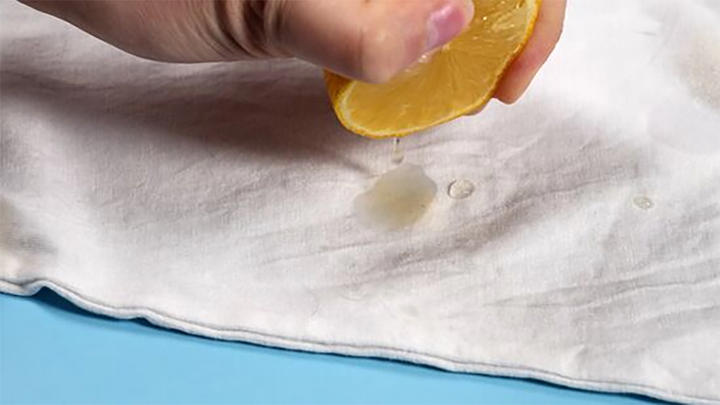 Mẹo nhỏ giúp cổ áo trắng luôn sạch như mới