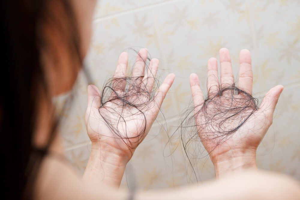5 bí quyết tự nhiên giúp hạn chế rụng tóc ở mẹ bỉm
