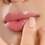 Bí quyết chọn màu son phù hợp với trang phục: Thanh lịch mà vẫn rạng ngời