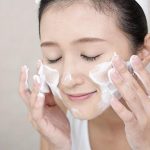 “10 giây vàng sau khi rửa mặt” – bước chăm da đơn giản giúp da Hàn U70 vẫn căng bóng không nếp nhăn