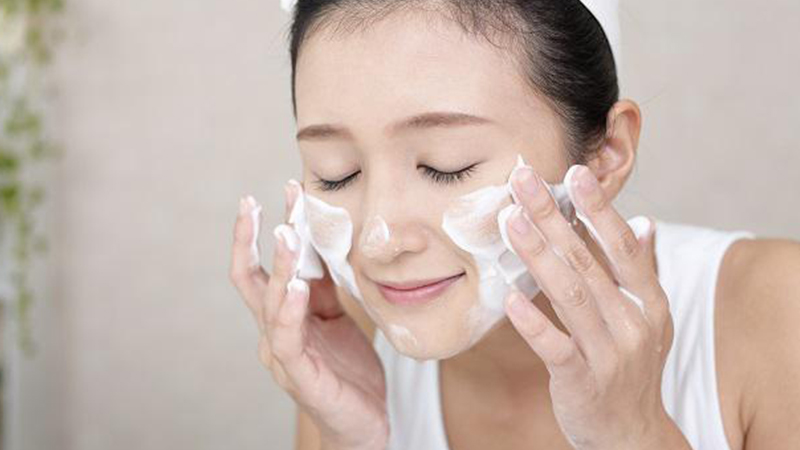 “10 giây vàng sau khi rửa mặt” – bước chăm da đơn giản giúp da Hàn U70 vẫn căng bóng không nếp nhăn