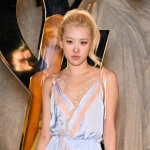 Rosé (BLACKPINK) mở màn Paris Fashion Week 2026 cùng Saint Laurent: Váy ngủ pastel chiếm trọn spotlight