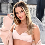 Margot Robbie tỏa sáng như búp bê sống giữa trời London giá lạnh