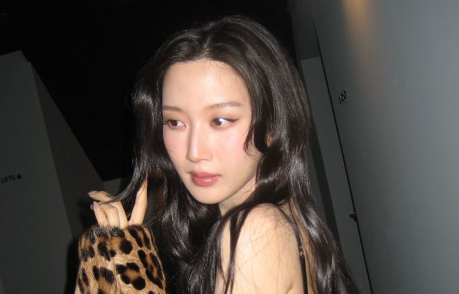 Moon Ga Young đốt cháy Milan Fashion Week với visual gợi cảm bậc nhất