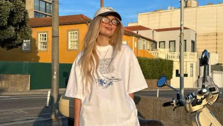 Bí quyết chọn váy tuổi 50: Giữ dáng, trẻ trung mà vẫn thanh lịch