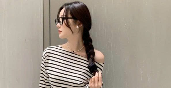 Item lên ngôi mùa này: Áo trễ vai và cách phối đồ chuẩn style