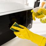 Không cần hóa chất, vẫn làm sạch lò vi sóng và nồi chiên trong chớp mắt