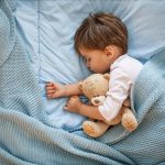 Nhìn con ngủ đoán tính cách: Tư thế ngủ tiết lộ điều bất ngờ về tâm lý trẻ nhỏ