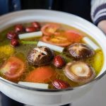 Bí quyết nấu nước lẩu ngọt tự nhiên mà không cần hầm xương