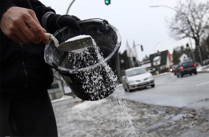Sau mưa bão, đừng quên rắc muối quanh nhà – thói quen nhỏ giúp bảo vệ sức khỏe và phong thủy