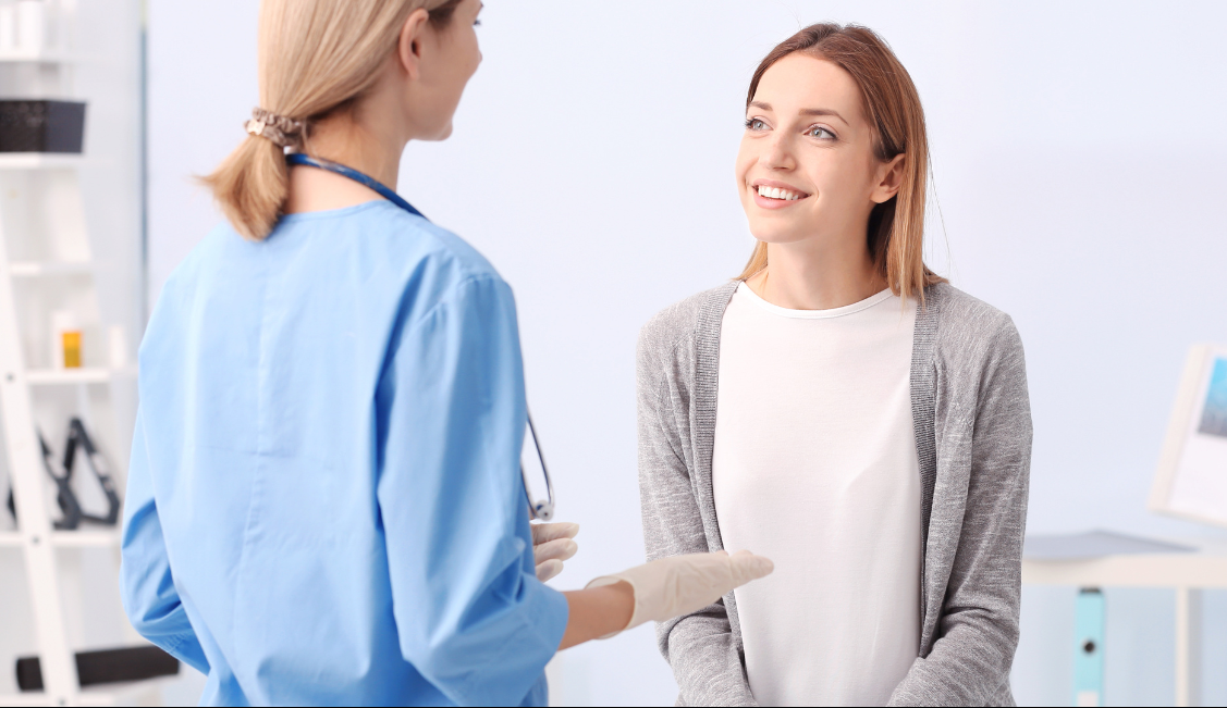 Thức khuya, ăn kiêng quá mức có thể khiến kinh nguyệt ít dần