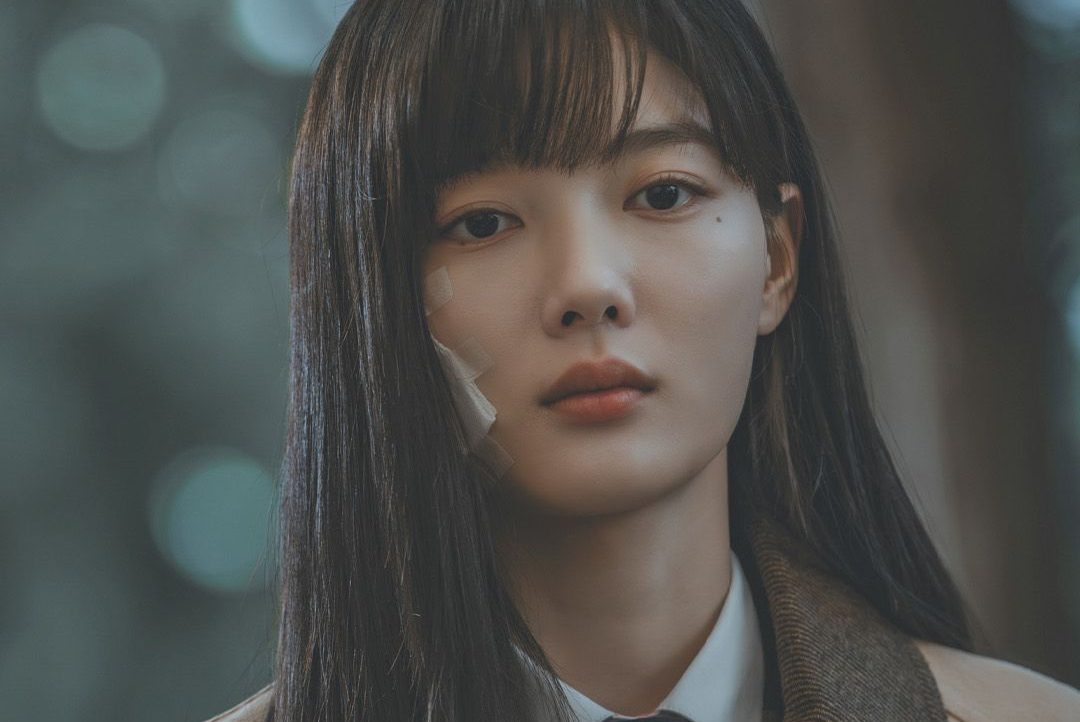 Kim Yoo Jung thoát mác “em gái quốc dân”, gây ấn tượng với vai diễn đầy ám ảnh trong Dear X