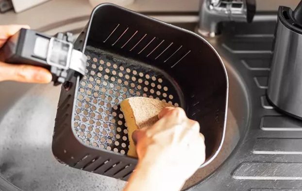 Nồi chiên không dầu bị rỉ sét? Đây là cách khôi phục sáng bóng như mới