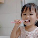 Khi nào nên cho trẻ bắt đầu tập đánh răng để bảo vệ răng sữa khỏe mạnh?