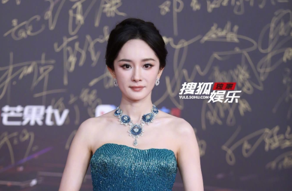 Dương Mịch tỏa sáng như nữ hoàng tại Đêm hội Tầm nhìn Weibo 2025