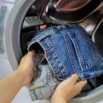 Bao lâu nên giặt quần jeans? Nhiều người vẫn đang làm sai