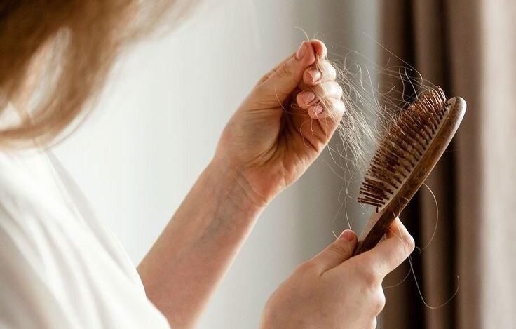 Rụng tóc, trễ kinh kéo dài: Cảnh báo rối loạn nội tiết ở phụ nữ