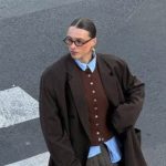 Tại sao quần nâu được coi là item “đa năng” của mùa lạnh năm nay?