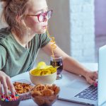 Vì sao thiếu ngủ khiến bạn thèm đồ ngọt và đồ ăn vặt?