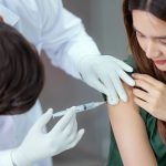 Tiêm phòng cho người lớn: “lá chắn” sức khỏe bị lãng quên trong nhiều gia đình