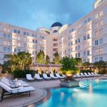 Vì sao khách sạn thường trả phòng trước 12h và nhận phòng sau 14h?