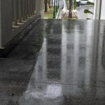 Nồm ẩm đầu xuân: Nguyên nhân và cách xử lý sàn nhà trơn trượt