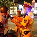 Đã uống rượu bia: Bao lâu mới “sạch” nồng độ cồn để không vi phạm?