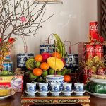 Chén nước trên bàn thờ gia tiên mang ý nghĩa gì trong tín ngưỡng Việt?