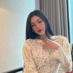 Dương Tú Anh và bí quyết mặc đồ trắng tinh tế, sang trọng