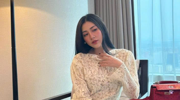 Dương Tú Anh và bí quyết mặc đồ trắng tinh tế, sang trọng