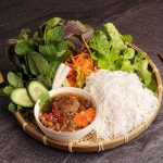 Công thức ướp thịt, pha nước chấm giúp bún chả chuẩn vị Hà Nội tại nhà