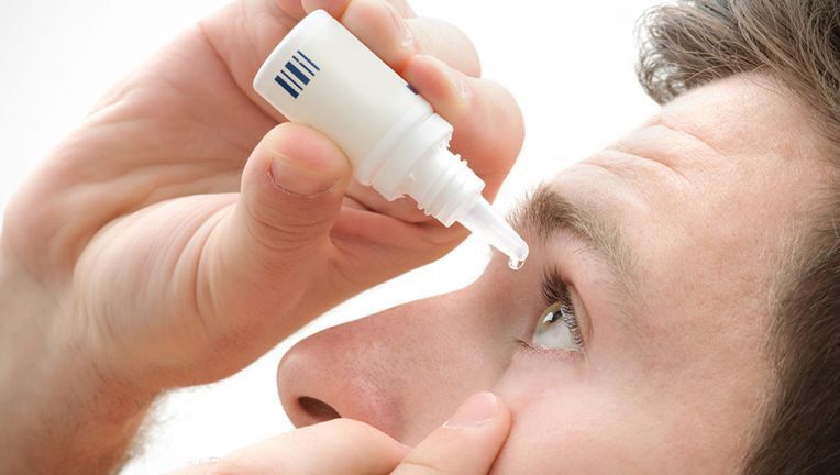Mỏi mắt vì máy tính, có nên nhỏ thuốc mắt mỗi ngày?